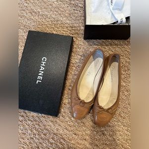Chanel neutral leather classic ballet flats Eu 38/ US 7.5/8 with box!
